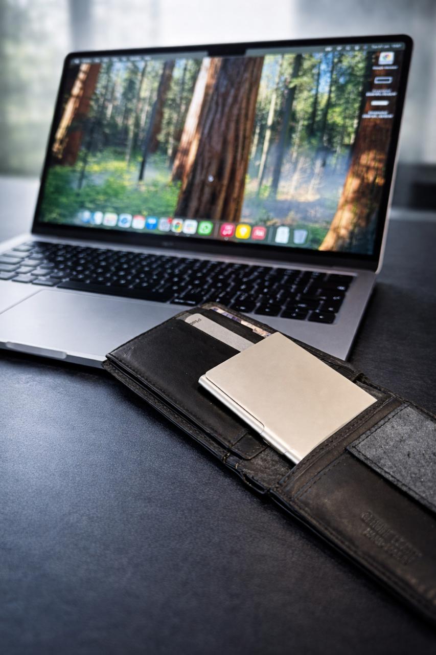 Nicotine Pouch Holder – Discreet, Durable & Wallet Compatible